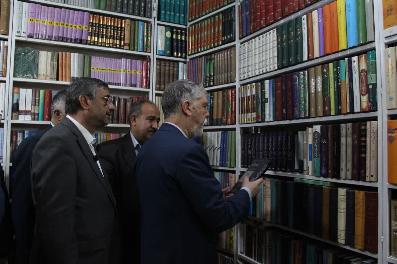 «خایدالو» میزبان وزیر فرهنگ و ارشاد اسلامی/ حمایت از کتابفروشی‌ها در اولویت وزارت فرهنگ