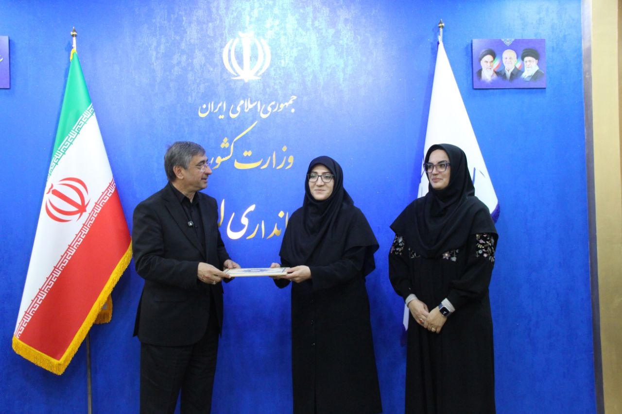 زنگ کتابخوانی در مدارس فعال میشود/ لرستان نیازمند توسعه کتابخانههای سیار