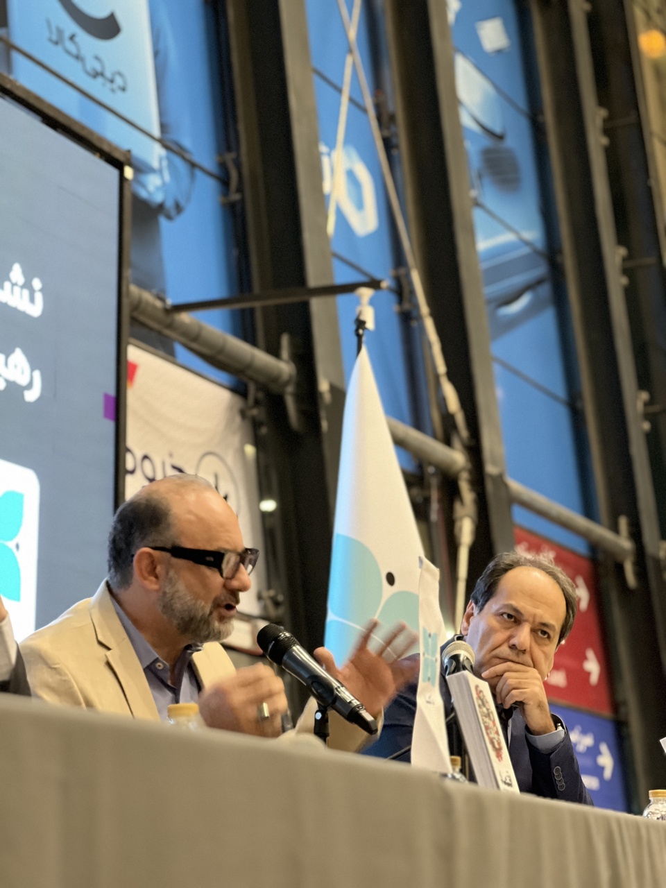 چگونه از گاوآهن تا اینستاگرام اندیشه‌های ما را شکل می‌دهند؟ / چپ اقتصاد، راست تاریخ؛ رمز موفقیت انسان در همکاری مشترک