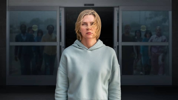 چرا گیلیگان یک نویسنده را  قهرمان سریال «پلوریبوس» کرد؟