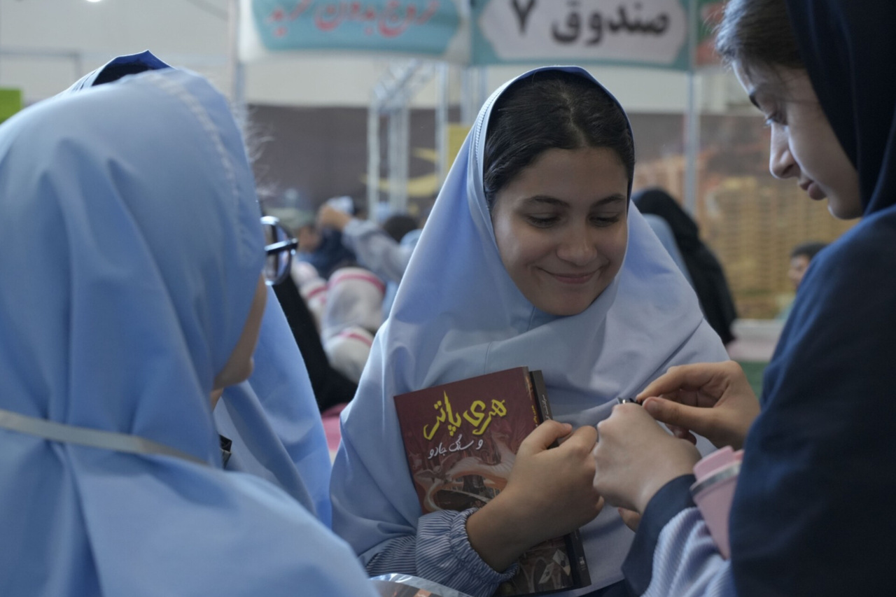 تاکنون ۹ هزار دانش‌آموز از نمایشگاه کتاب کیش بازدید کرده‌اند