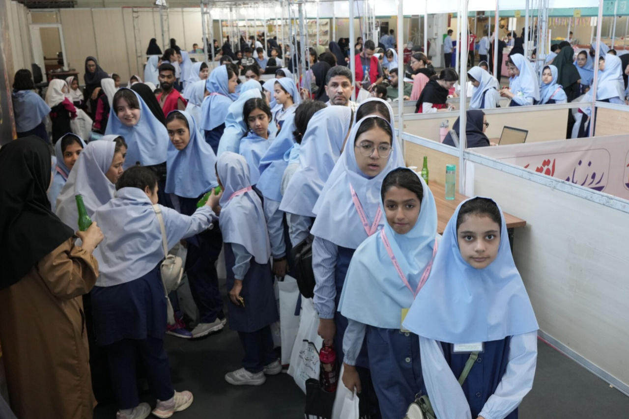 تاکنون ۹ هزار دانش‌آموز از نمایشگاه کتاب کیش بازدید کرده‌اند