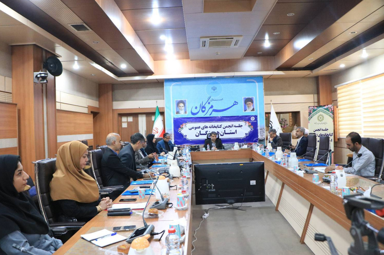 تقویت فرهنگ مطالعه باید از اولویت‌های اصلی هرمزگان باشد