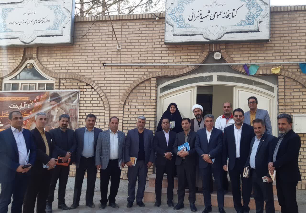 نواختن زنگ کتاب در فیضآباد/ برگزاری محفل ادبی چشمه در گلمکان