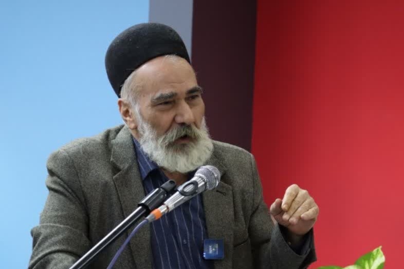 فراموشی زبان و سنت، فروپاشی هویت ایرانی را در پی دارد