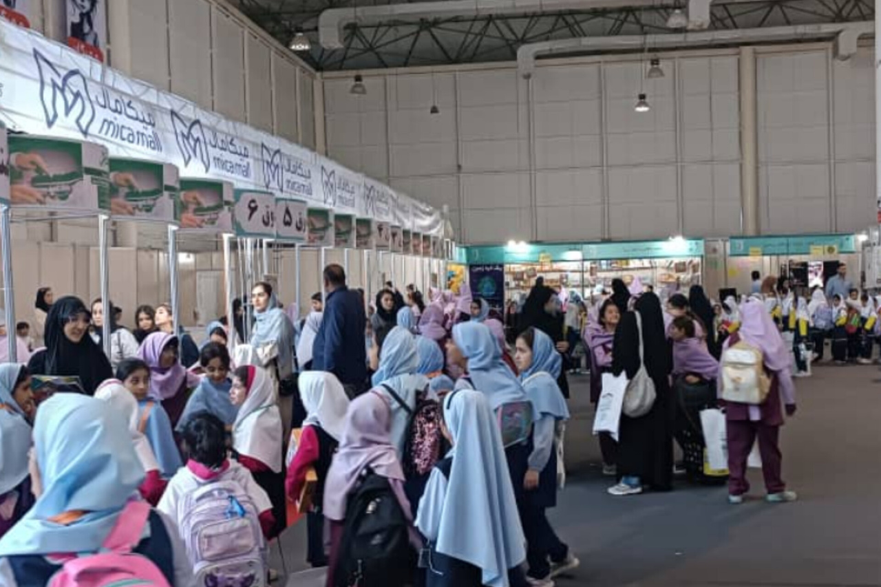 کتاب «قصه‌های جزیره» در کیش رونمایی شد