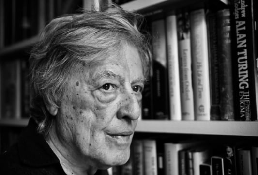 استوپارد در آثارش به‌شدت اخلاق‌محور است، آن هم با همان نگاه لیبرالیستی خاص خودش