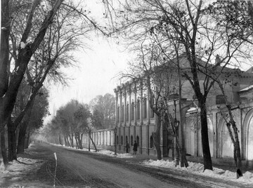 محصور در دهلیزهای تاریک و متروک تاریخ