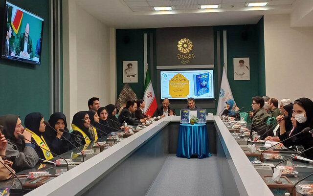 ‌رونمایی از نسخه بریل کتاب «صدای تاریکی» / شب شعر «لاله‌های جاوید» در مهریز