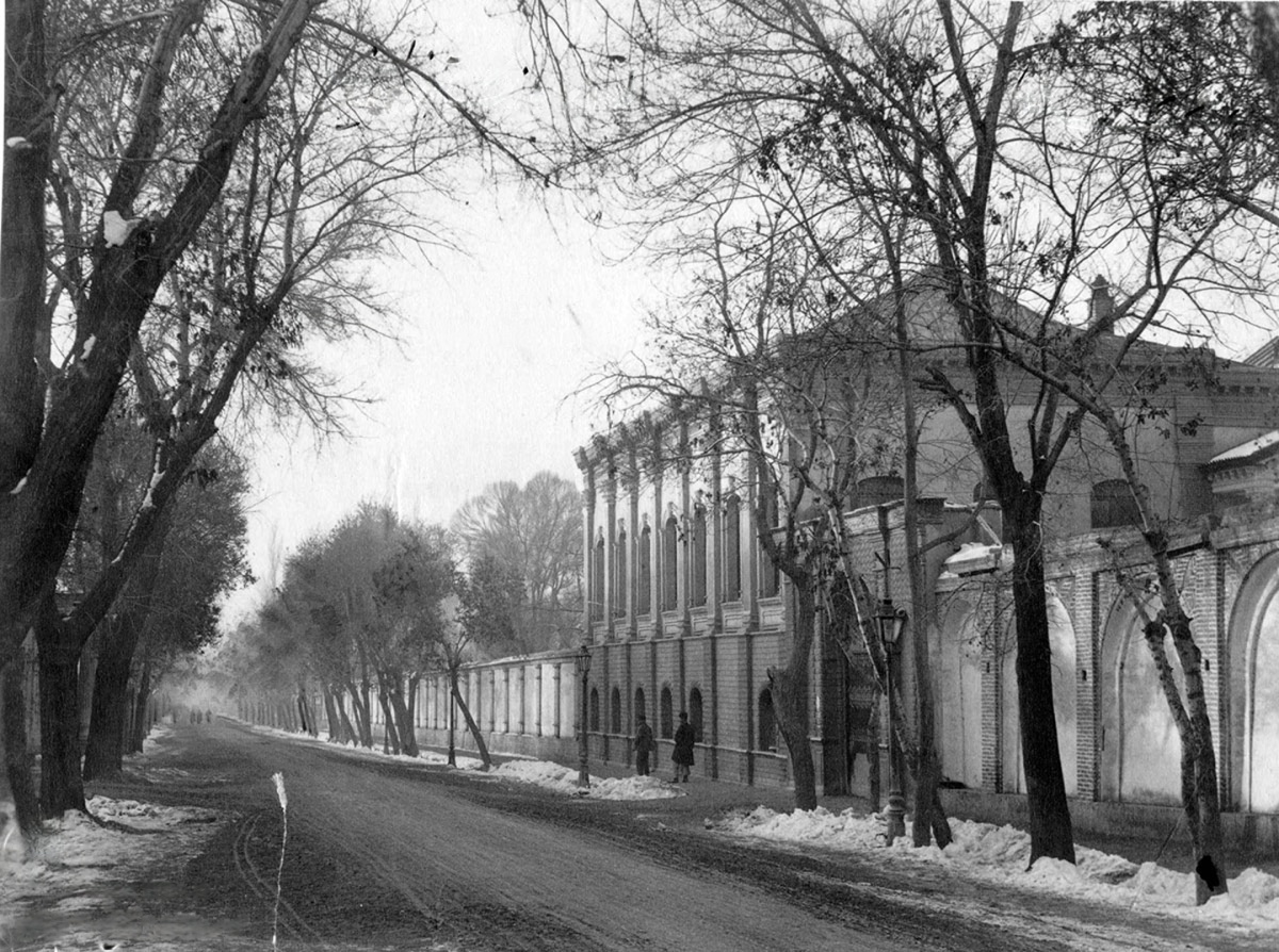 محصور در دهلیزهای تاریک و متروک تاریخ