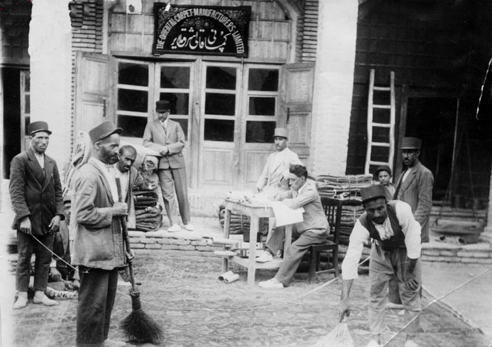 محصور در دهلیزهای تاریک و متروک تاریخ