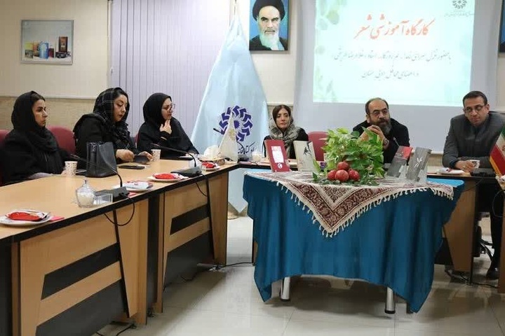 کارگاه آموزشی «شعر نویسی» در کتابخانه مرکزی سمنان برگزار شد