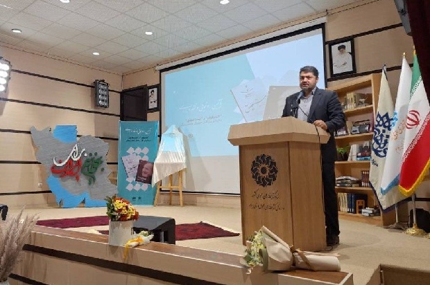 تازهترین آثار جلیل صفربیگی در کتابخانه مرکزی ایلام رونمایی شد