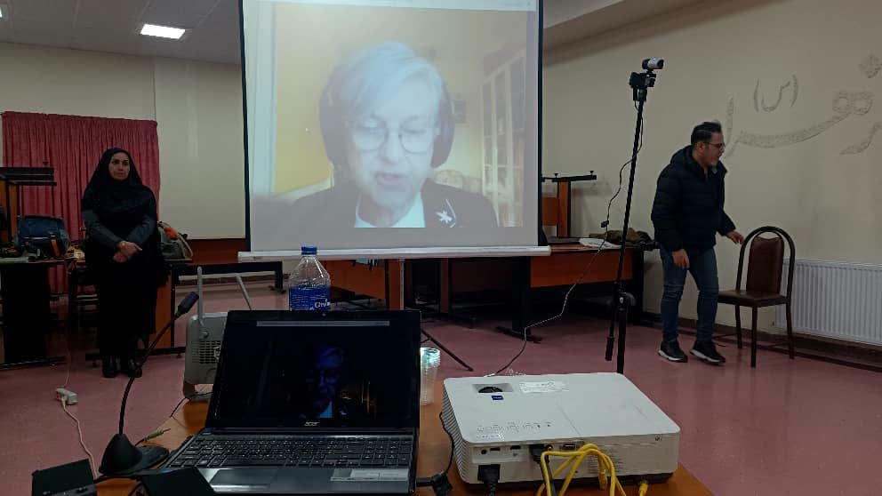 نمایش باید بر پایه داستان سرایی باشد