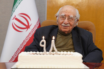 تولد ۹۸ سالگی فتح‌الله مجتبایی