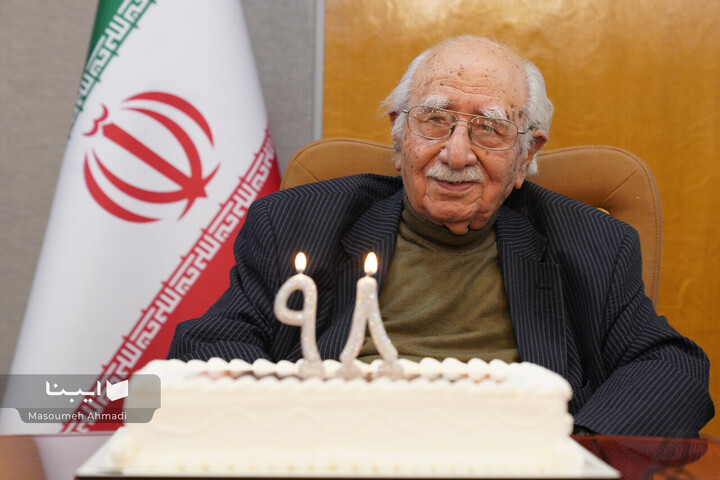 تولد 98 سالگی فتح‌الله مجتبایی