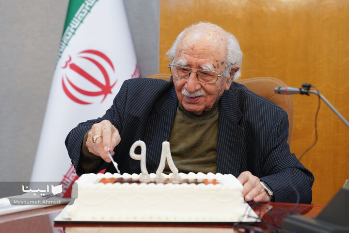 تولد 98 سالگی فتح‌الله مجتبایی