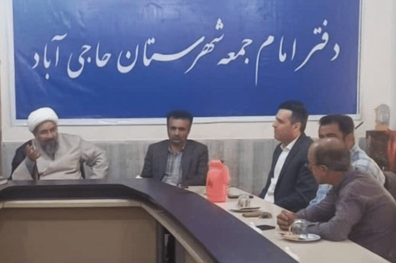 دومین جشنواره شعر طنز «نوش خند» حاجی‌آباد