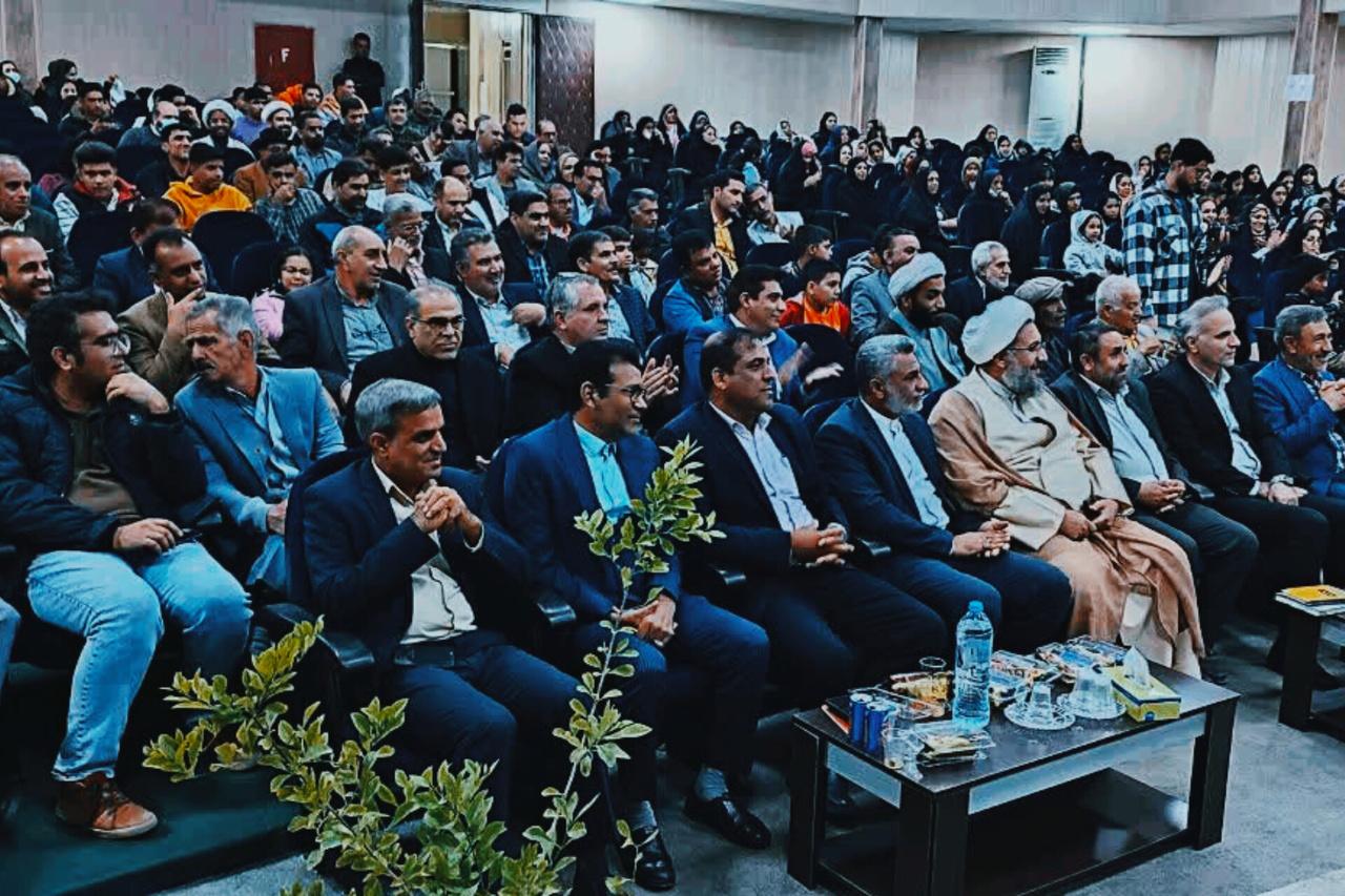 دومین جشنواره شعر طنز «نوش خند» حاجی‌آباد