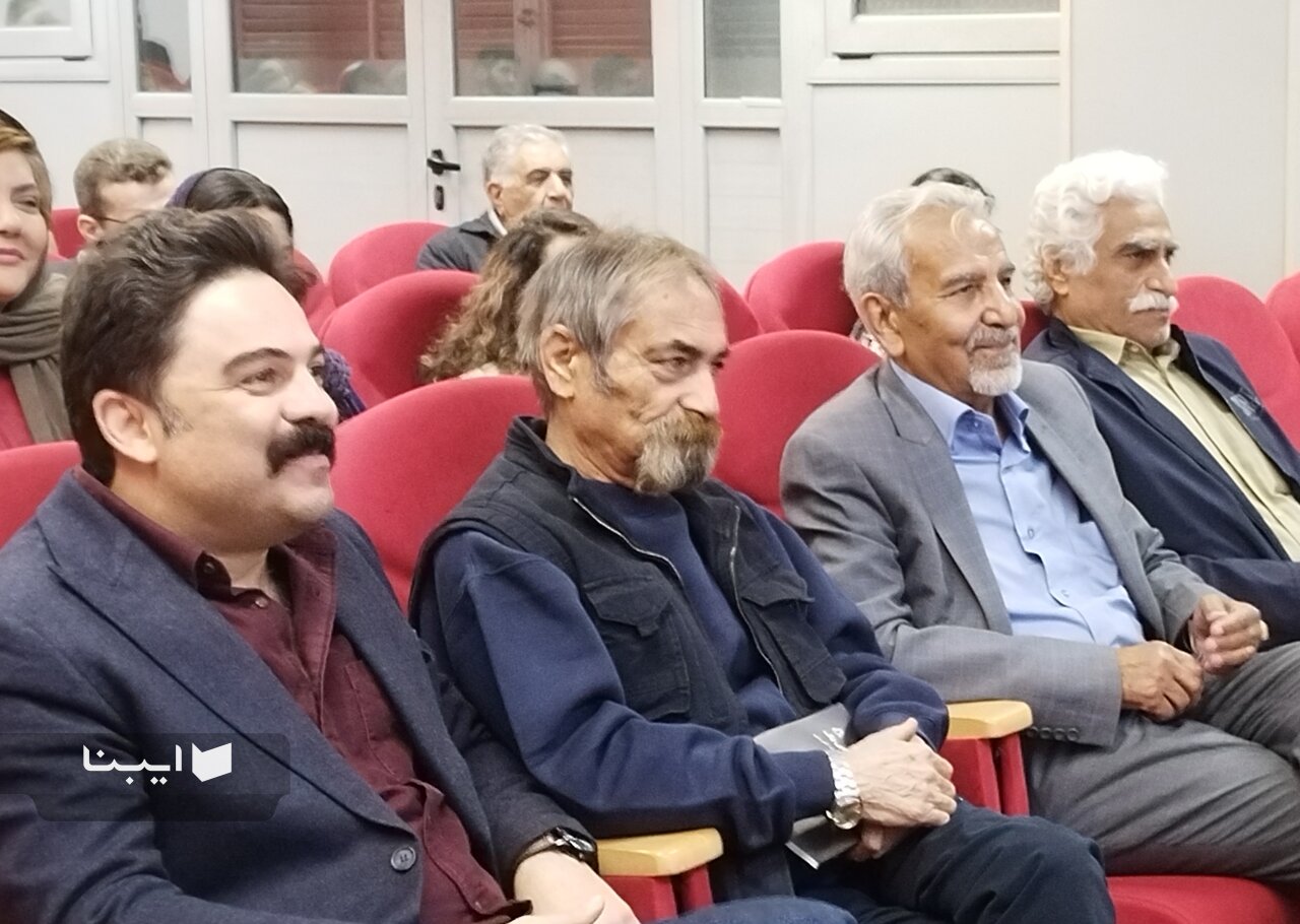 نمایشنامه «گفت‌وگو در طبقه منفی یک» رونمایی شد/ جهانی شدن از دل بومی‌نویسی می‌گذرد