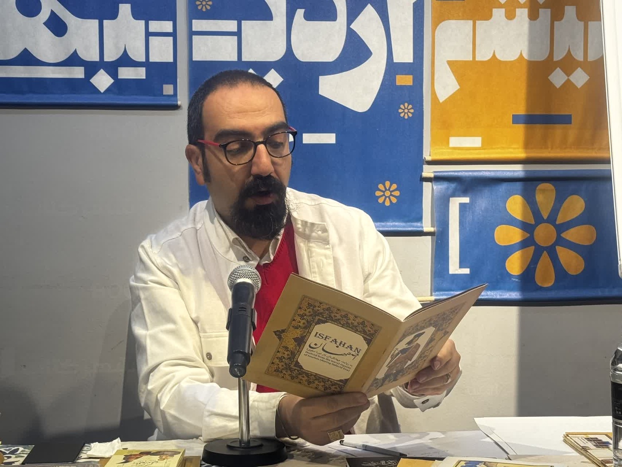 ۴ دهه تجربه، پژوهش و تصویر/ مهدی تمیزی از تلاشش برای کتابخوان کردن جامعه گفت