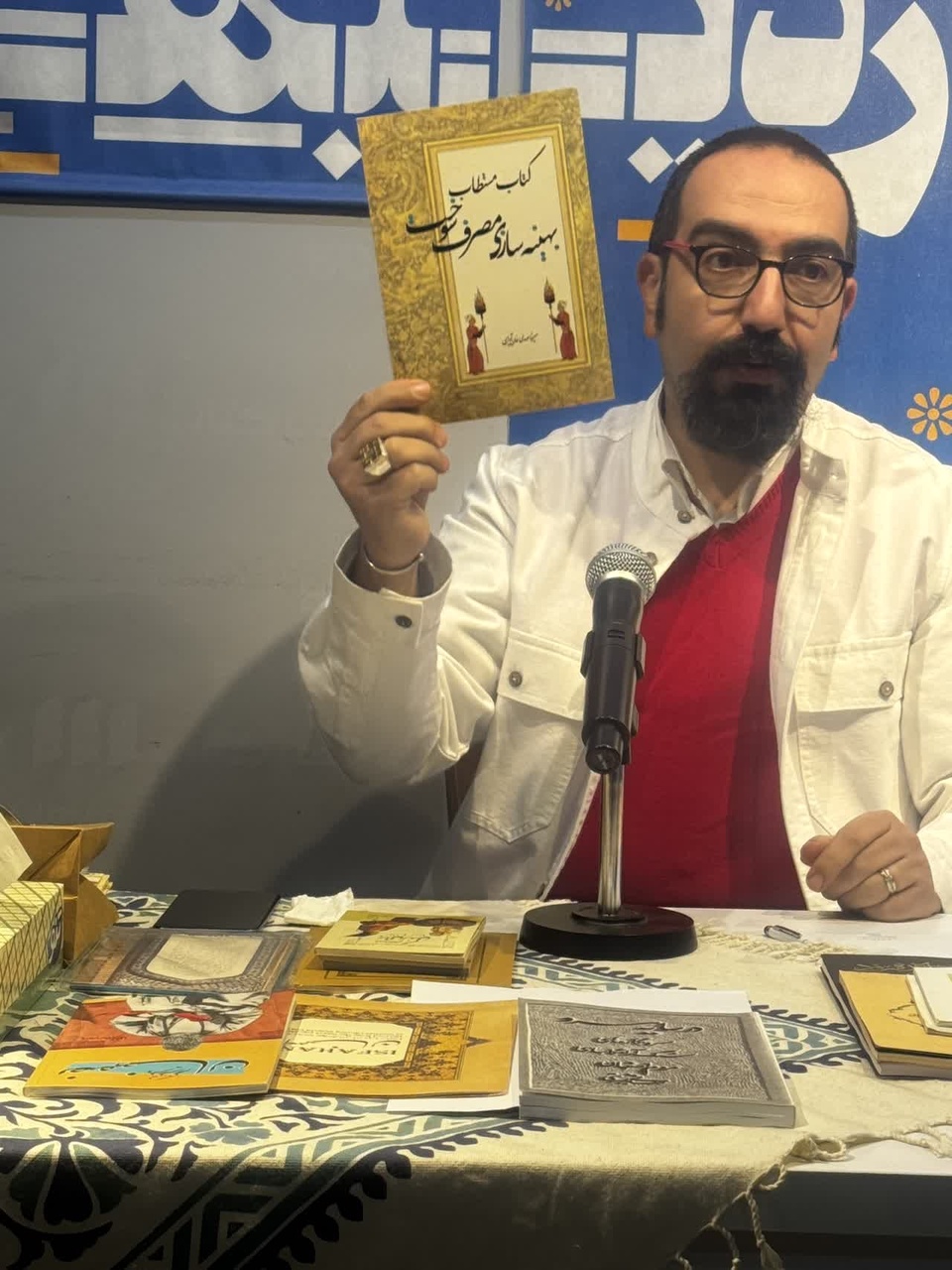 ۴ دهه تجربه، پژوهش و تصویر/ مهدی تمیزی از تلاشش برای کتابخوان کردن جامعه گفت