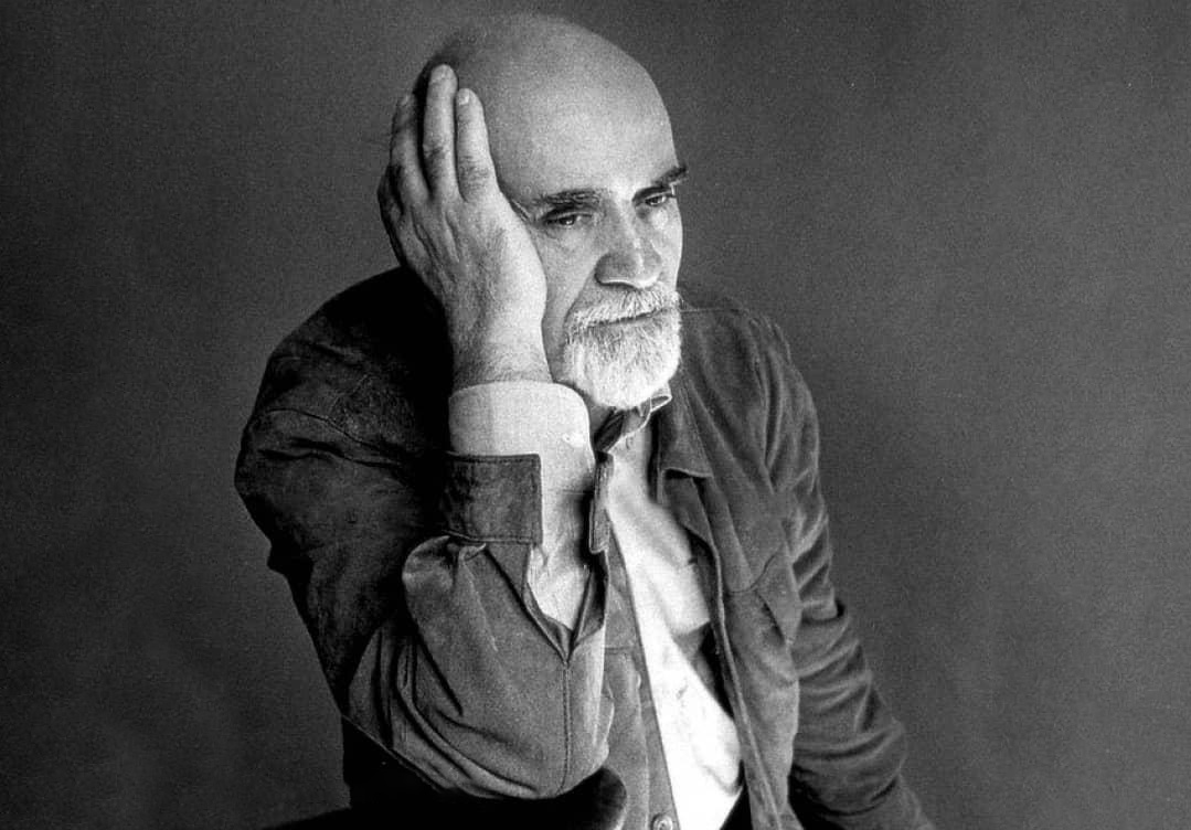 آینده، بیگانۀ رو به روبرو