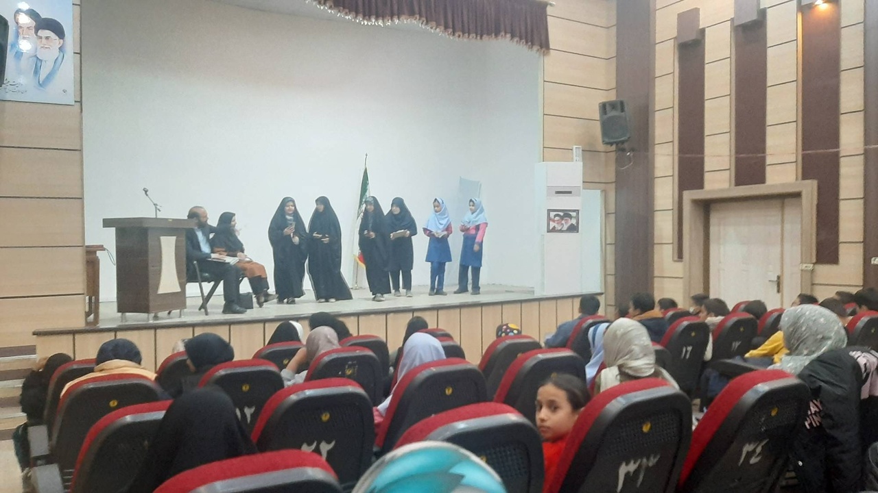 جمعه‌بازار کتاب در کاشمر/ برنامه‌های کتابخانه‌سیار پیک دانایی ۱۰ در قوچان