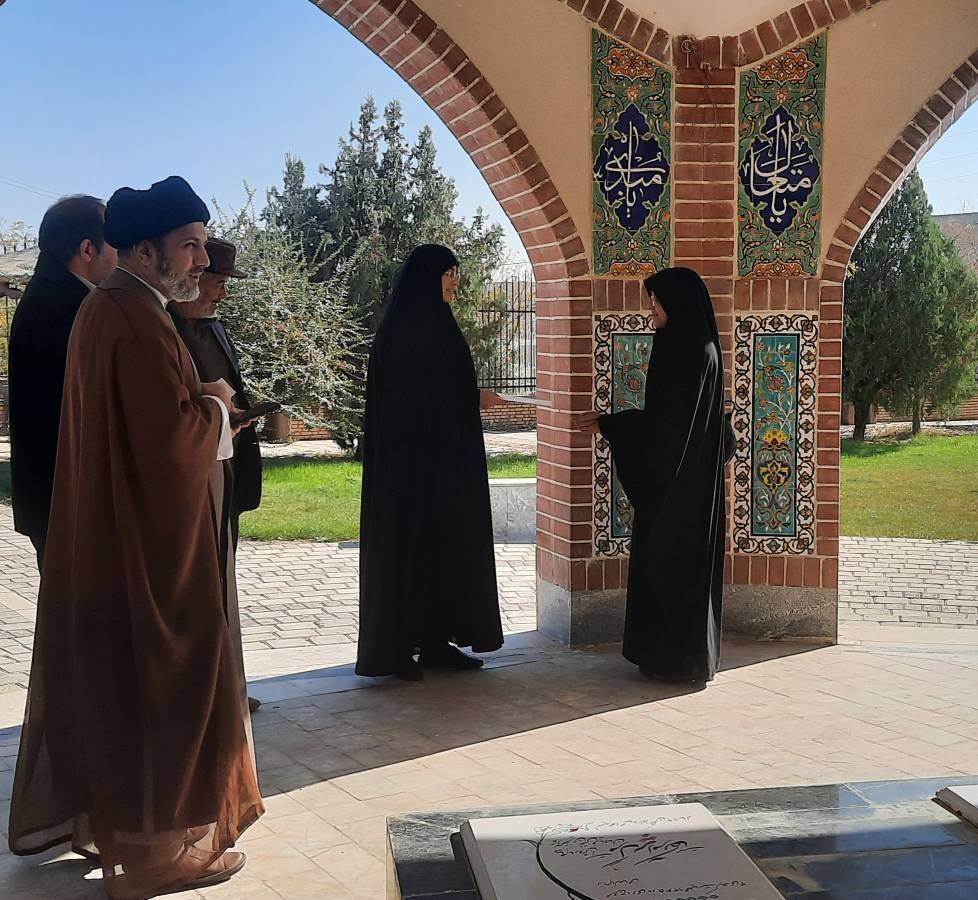 جمعه‌بازار کتاب در کاشمر/ برنامه‌های کتابخانه‌سیار پیک دانایی ۱۰ در قوچان