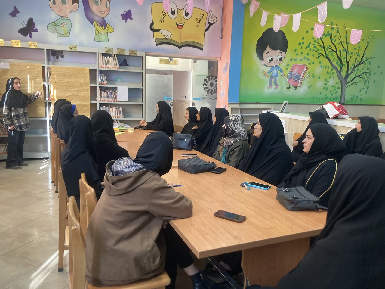 جمعهبازار کتاب در کاشمر/ برنامههای کتابخانهسیار پیک دانایی ۱۰ در قوچان