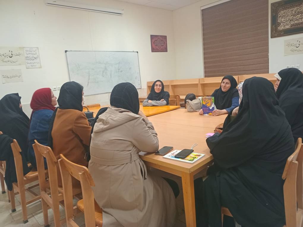 جمعهبازار کتاب در کاشمر/ برنامههای کتابخانهسیار پیک دانایی ۱۰ در قوچان