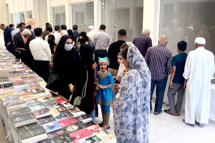 مردم خمیر در نمایشگاه کتاب ۱.۵ میلیارد ریال کتاب خریدند