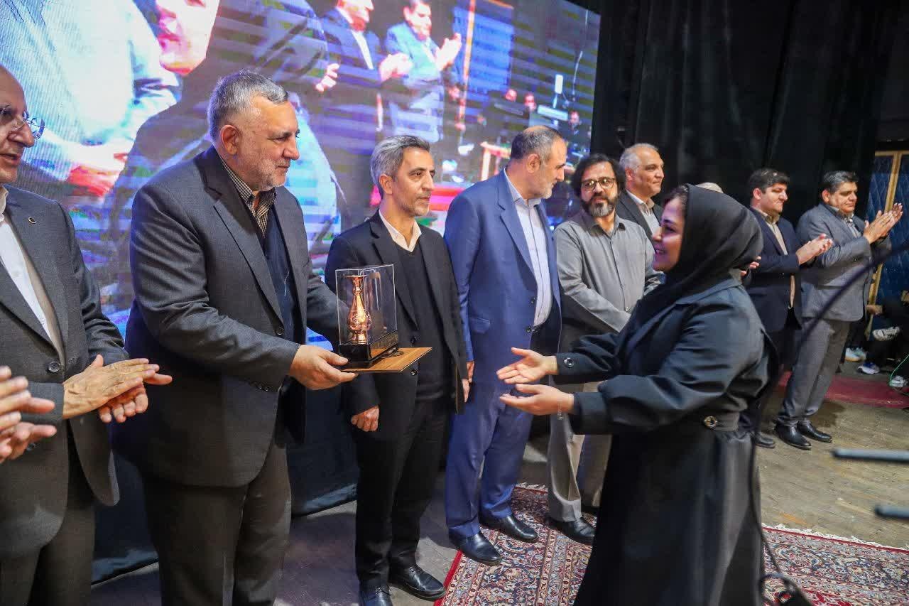 دوسالانه غزل منزوی به کار خود پایان داد