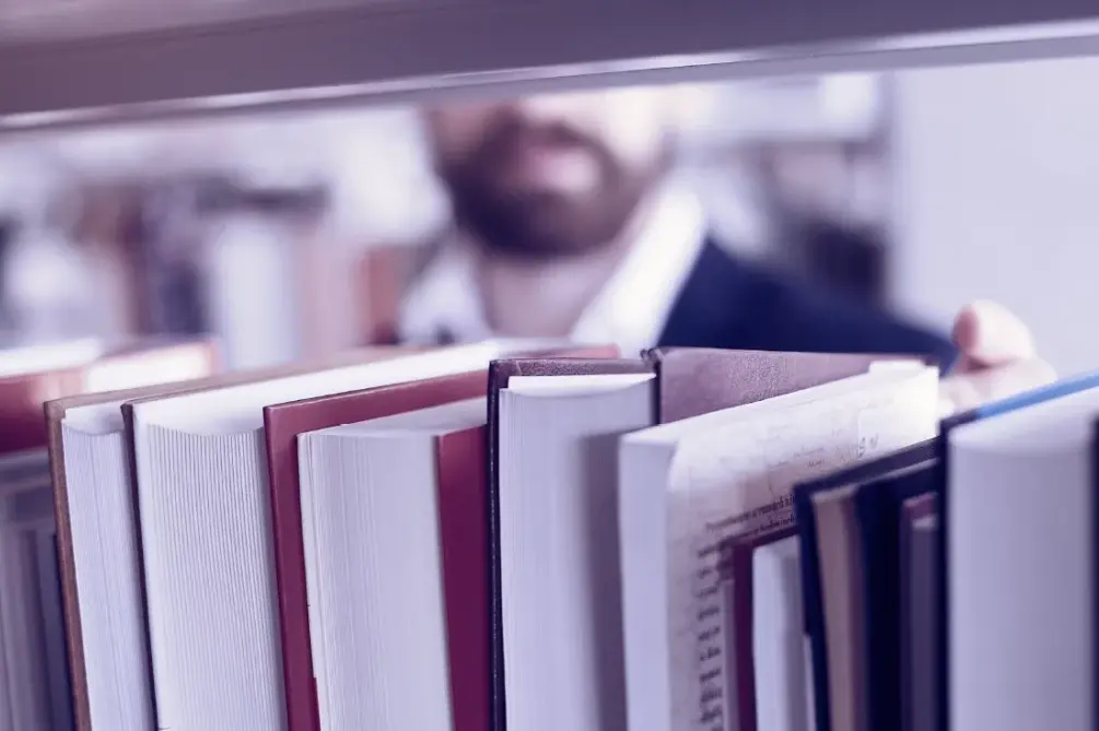 سلبریتی‌ها سرمایه‌سوزان بازار کتاب‌اند