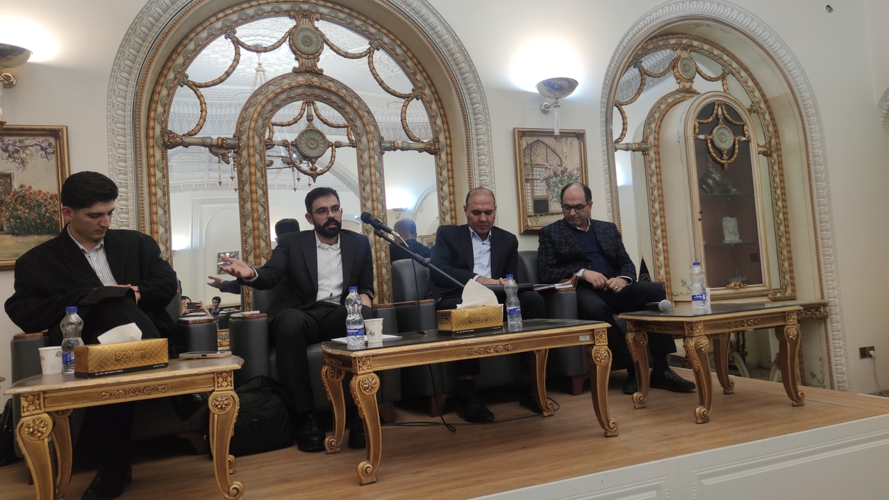 حاکمیت با ملت است