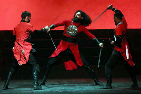 تبریز؛ قطب نمایشنامه نویسی ایران/ چهره‌های شاخص ادبیات نمایشی آذربایجان چه کسانی هستند؟