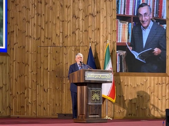 فانی در هر حوزه‌ای که می‌نوشت یا صحبت می‌کرد، خوب به بالا بود