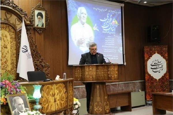 نقش مهم شعر در حفظ هویت، تاریخ و روح مقاومت جامعه ایرانی