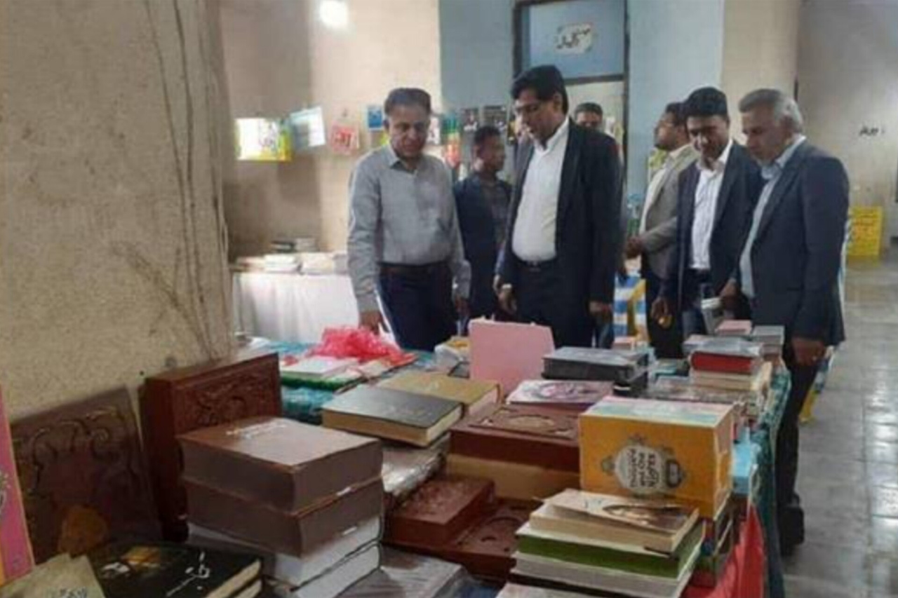 نمایشگاه کتاب رودان افتتاح شد