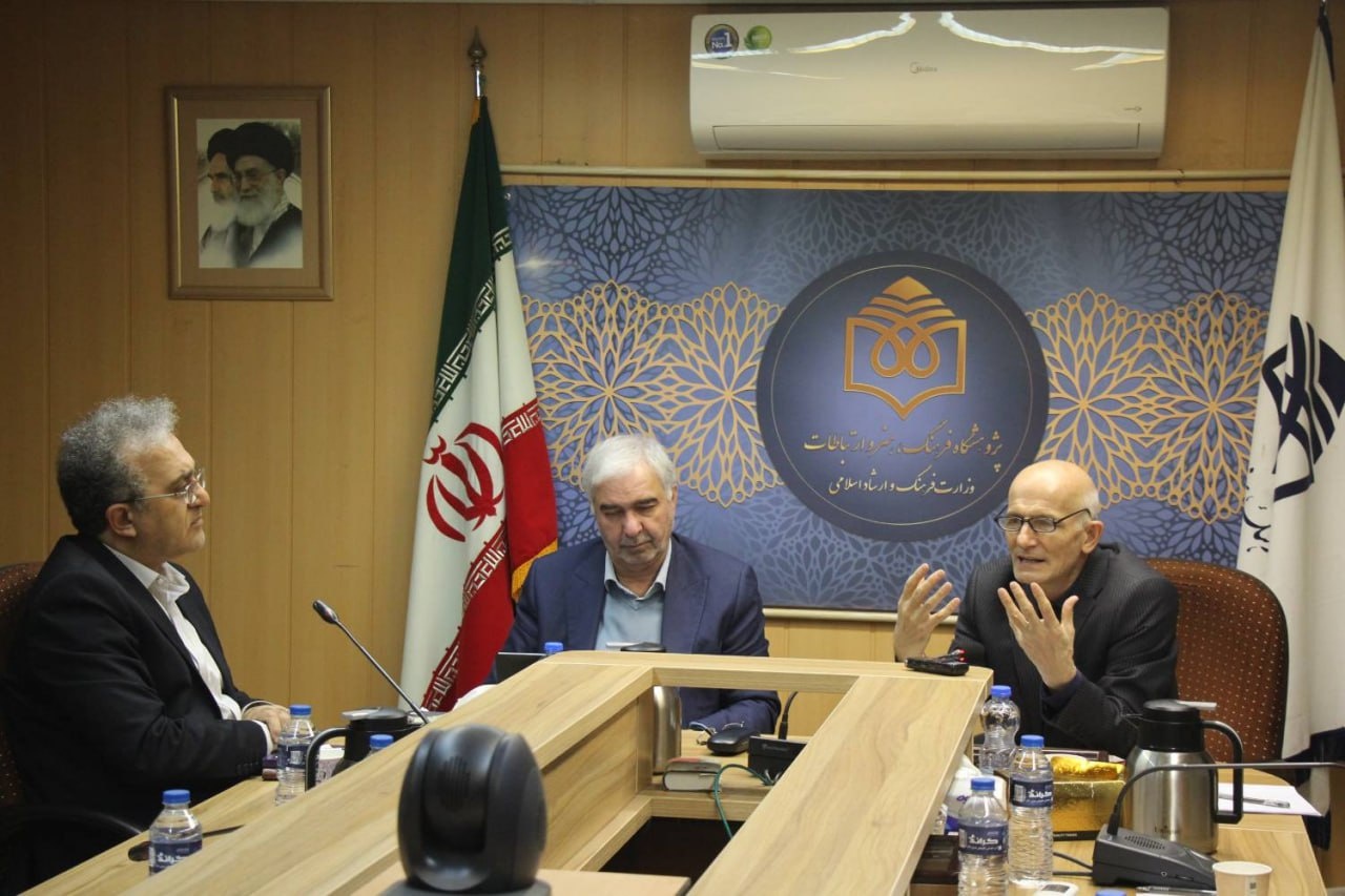 نگاه فرمالیستی به تحقیق اشتباه است