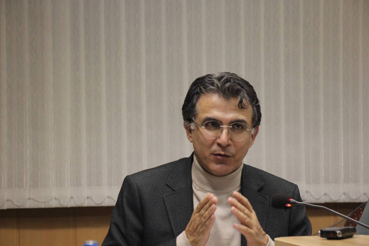 نگاه فورمالیستی به تحقیق اشتباه است