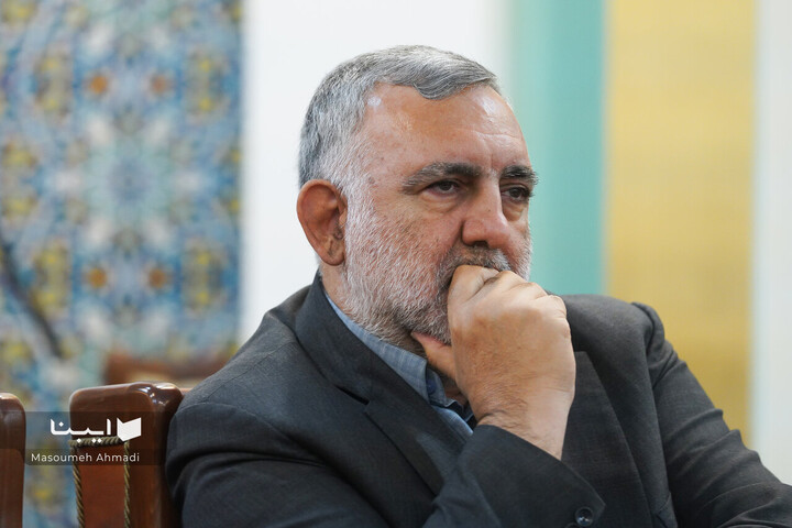 منقبتِ منتقدِ فلسفه