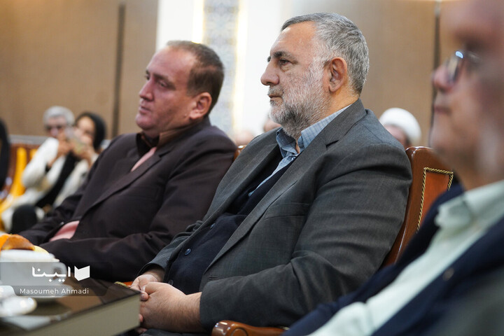 منقبتِ منتقدِ فلسفه