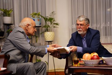 دیدار وزیر فرهنگ با هوشنگ مرادی کرمانی در شب یلدا