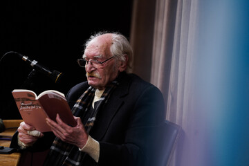 دولت‌آبادی در شب یلدا چه داستان و شعری خواند؟