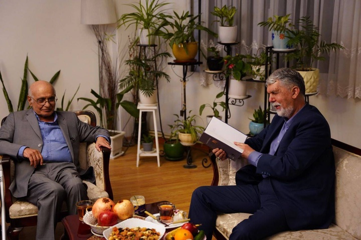 دیدار وزیر فرهنگ با هوشنگ مرادی‌کرمانی در شب یلدا