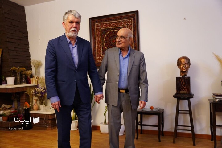 دیدار وزیر فرهنگ با هوشنگ مرادی کرمانی در شب یلدا