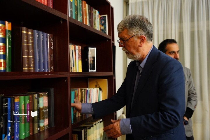 دیدار وزیر فرهنگ با هوشنگ مرادی کرمانی در شب یلدا