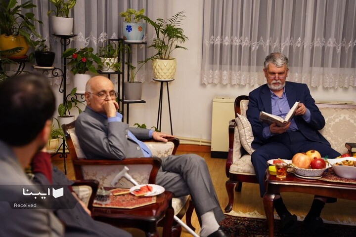 دیدار وزیر فرهنگ با هوشنگ مرادی کرمانی در شب یلدا