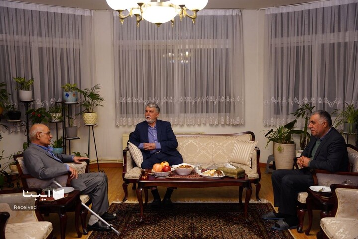 دیدار وزیر فرهنگ با هوشنگ مرادی کرمانی در شب یلدا